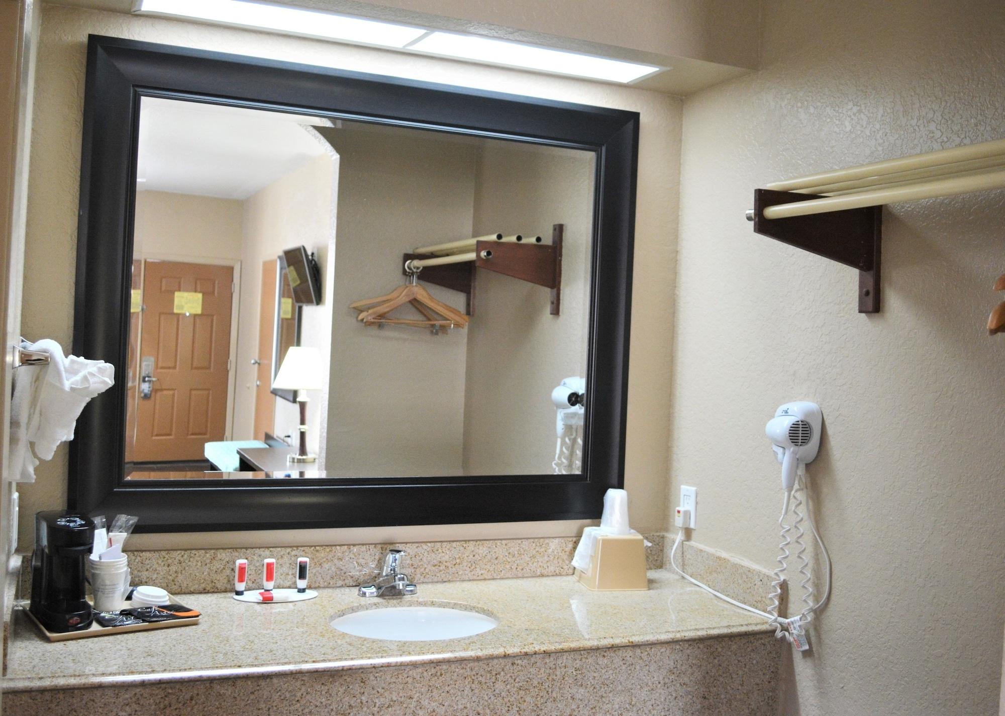Hotel Super 8 By Wyndham Galveston Extérieur photo