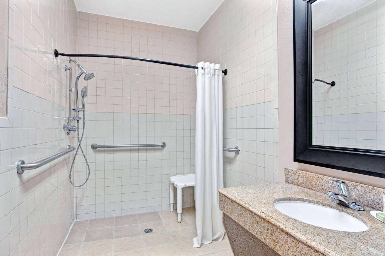 Hotel Super 8 By Wyndham Galveston Extérieur photo