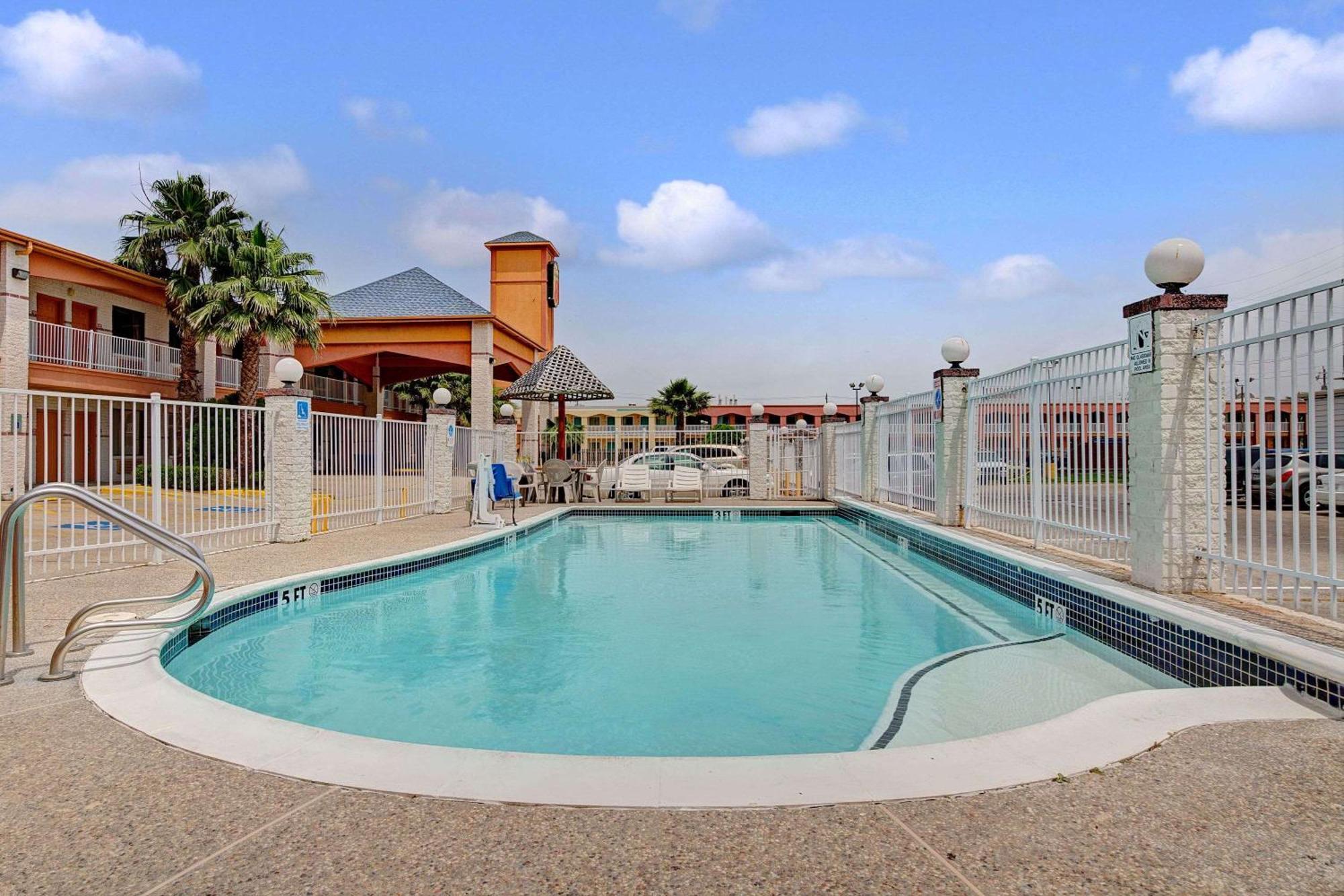 Hotel Super 8 By Wyndham Galveston Extérieur photo
