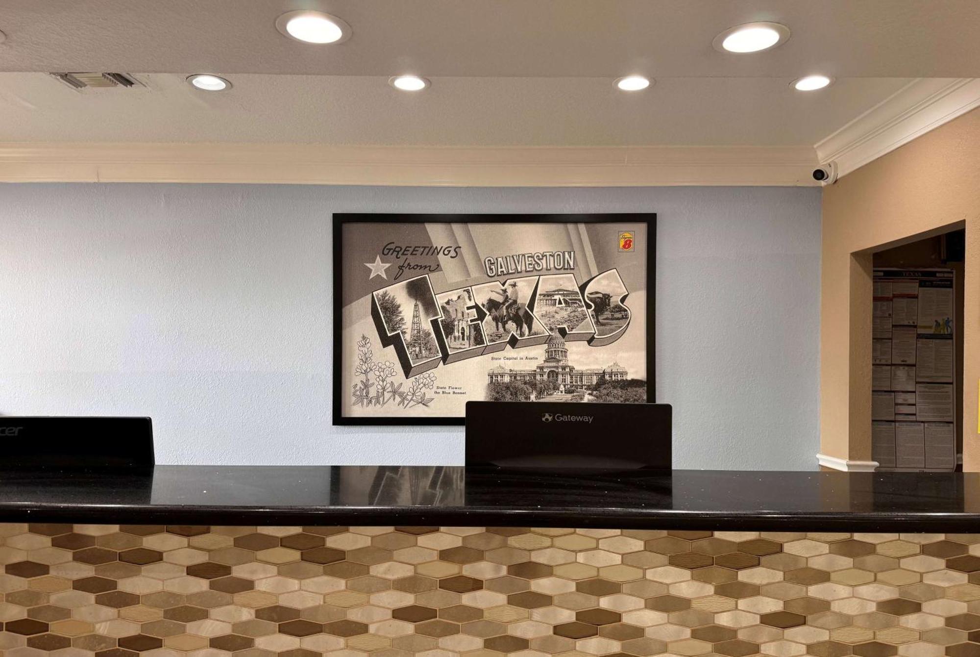 Hotel Super 8 By Wyndham Galveston Extérieur photo