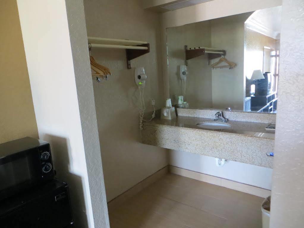 Hotel Super 8 By Wyndham Galveston Extérieur photo