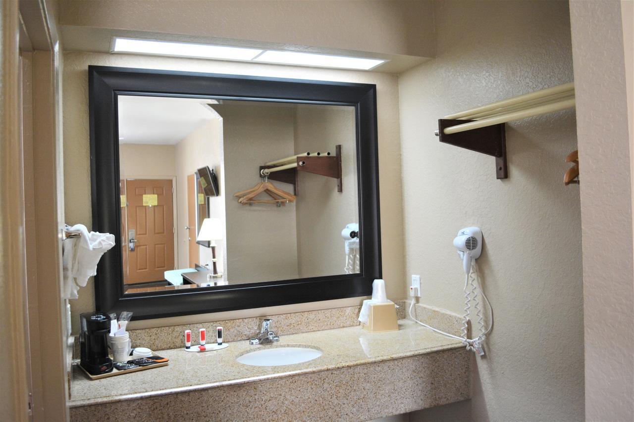 Hotel Super 8 By Wyndham Galveston Extérieur photo